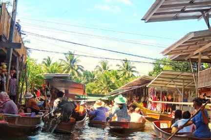 Floating Market & Maeklong Railway Market Round-trip by PandaBus