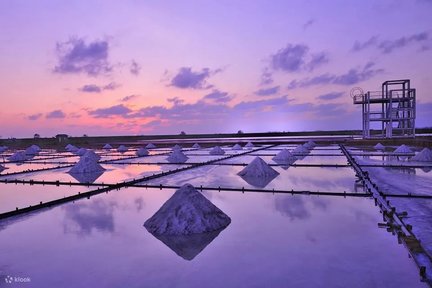 Ten Drum Cultural and Creative Park & Chigu Salt Mountain & Jingjiaozai Salt Field & Dadong Night Market Day Tour (Departure from Kaohsiung)