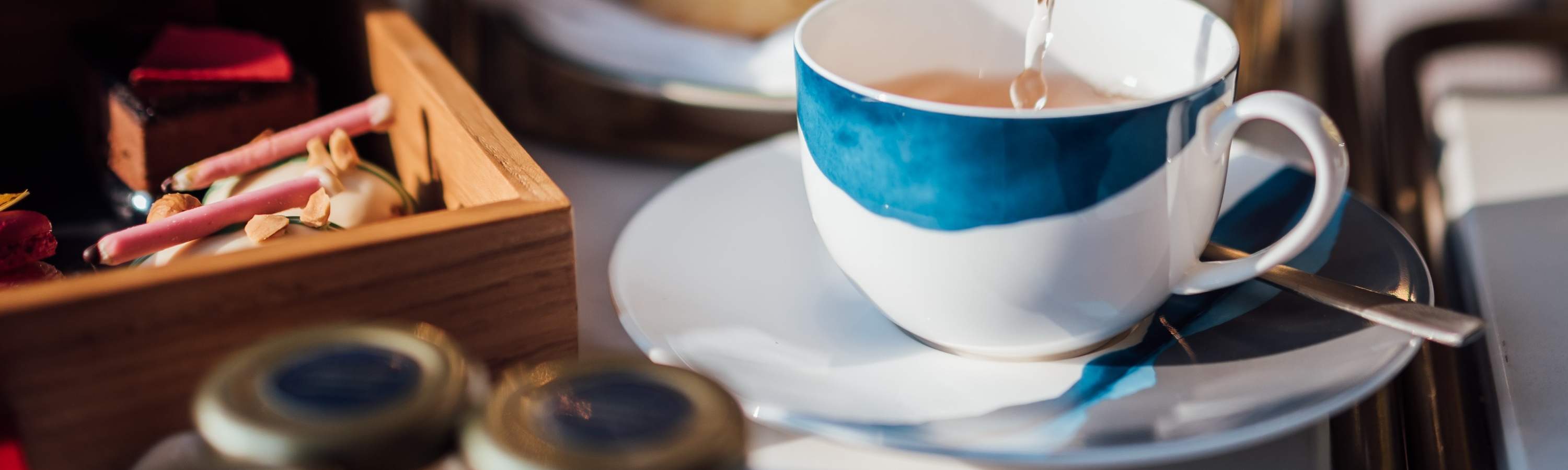 Minum petang Bangkok, set teh mewah Bangkok, minum petang Perpustakaan Maa-Lai, set teh Kimpton Maa-Lai, minum petang Bangkok, pengalaman menjamu selera mewah Bangkok