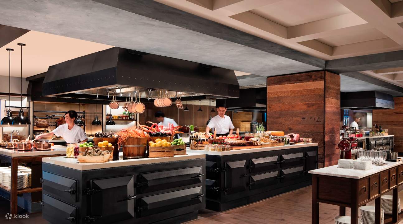Cooking stations at Goji Kitchen+Bar Buffet at Bangkok Marriott Marquis Queen's Park