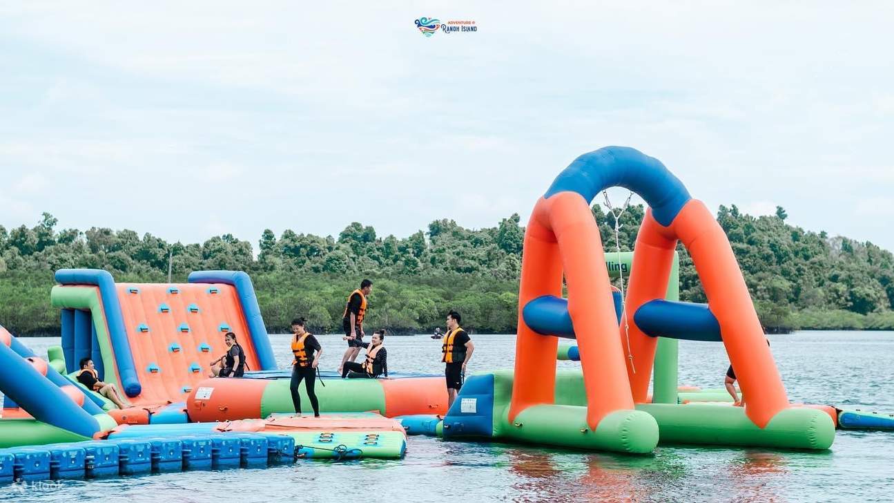 parco giochi e attività acquatiche