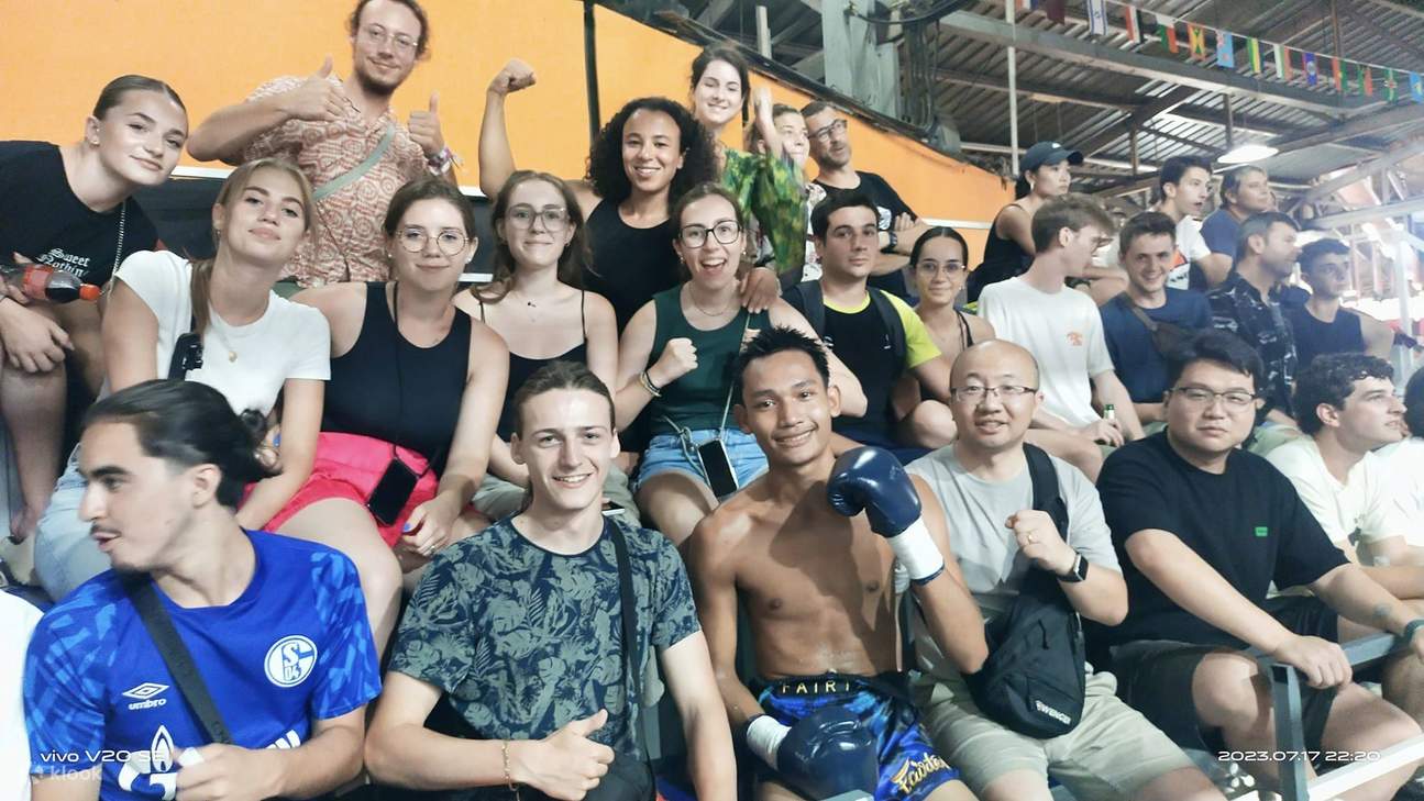 Bazar nocturne de Chiangmai Kalare Muay Thai