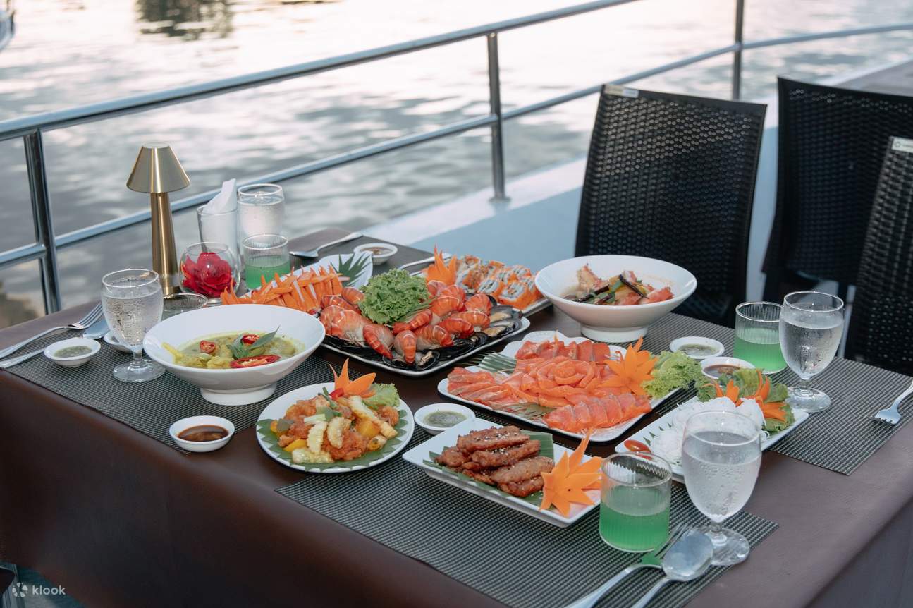 buffet quốc tế và hải sản