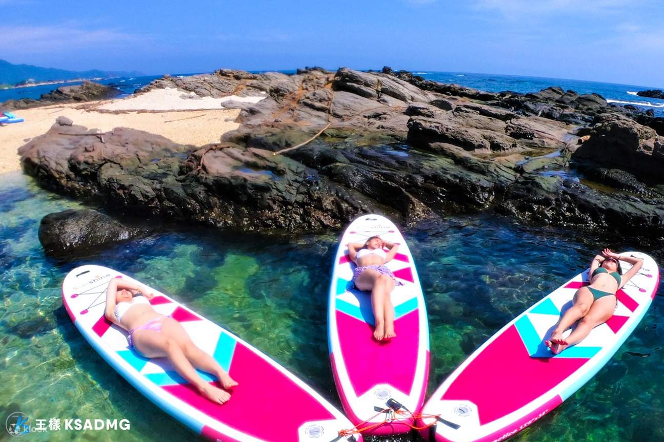 The stand-up paddling SUP can be paddled standing, sitting, or lying on your stomach, and you can fully experience the breath of summer