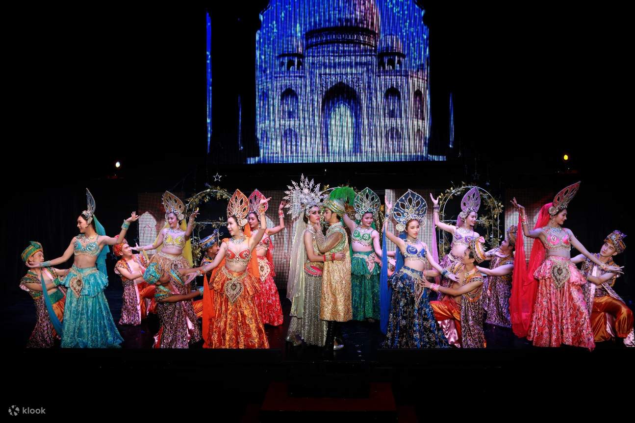 performers of siam dragon show chiang mai posing